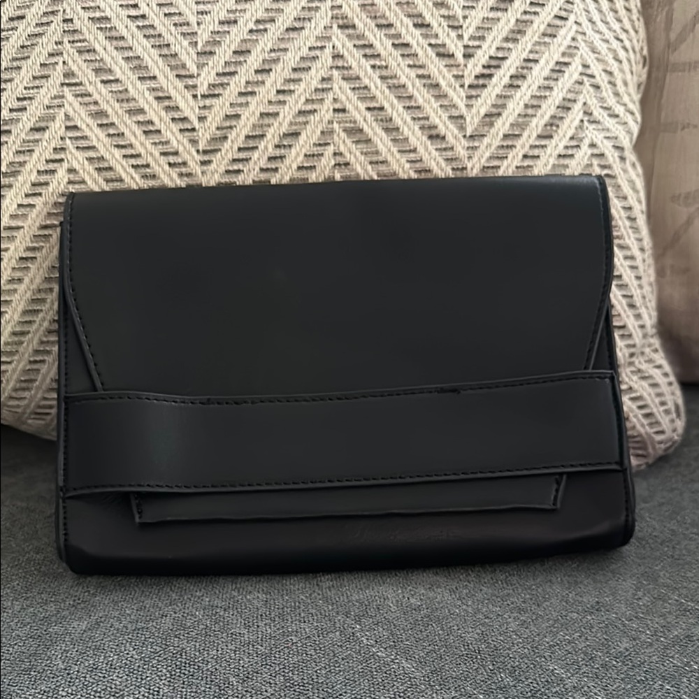 Summer & Rose Chic Black faux Leather Clutch